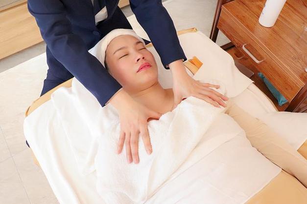 双性熟妇的相关介绍
