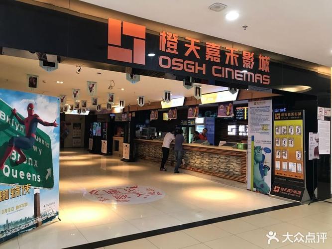 艹处女警花的相关介绍