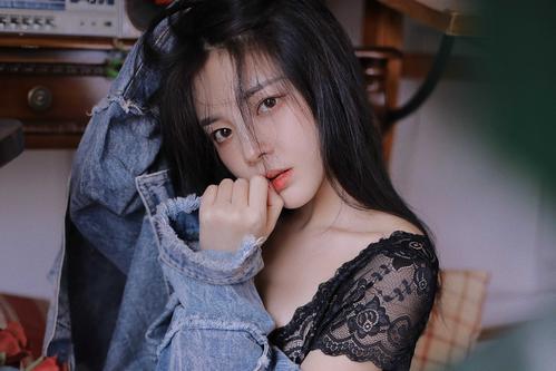 av少妇私拍的相关介绍