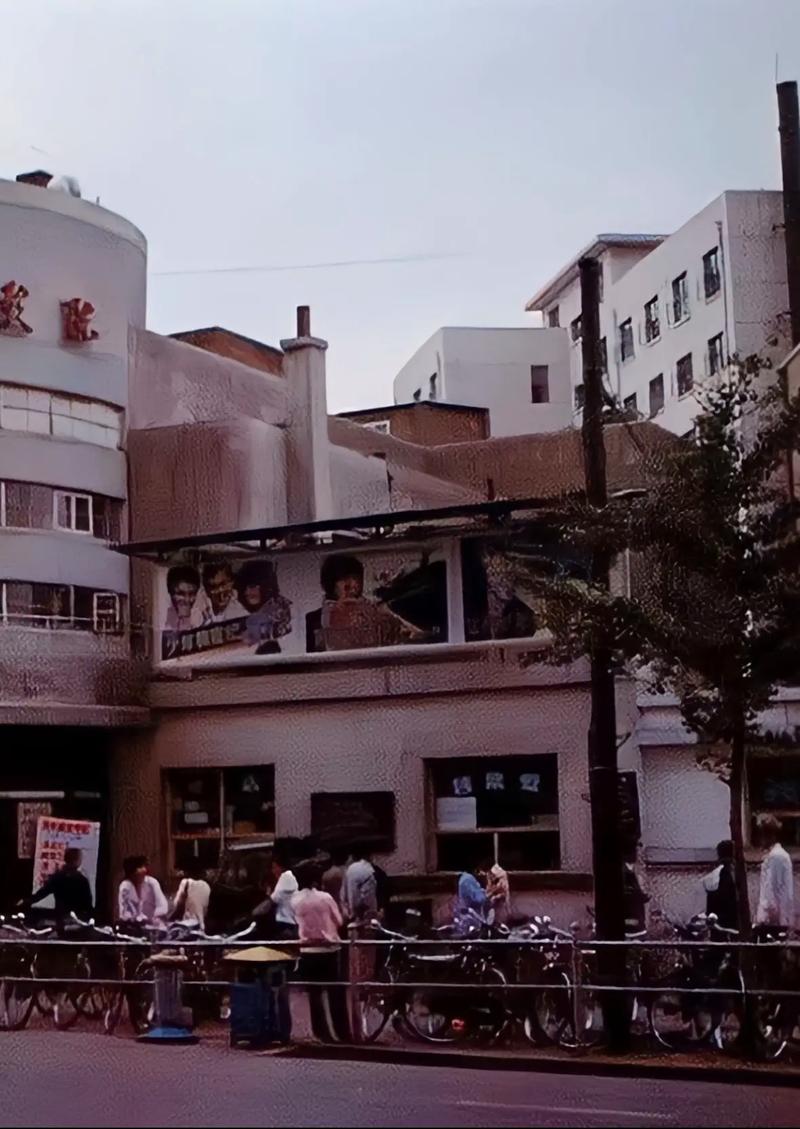 巴巴在线影院的相关介绍