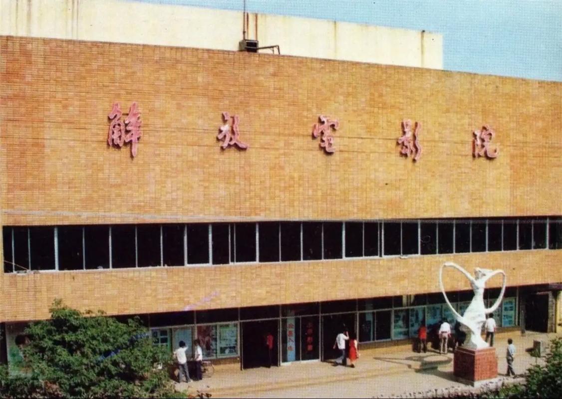 精品少妇人妻av的相关介绍