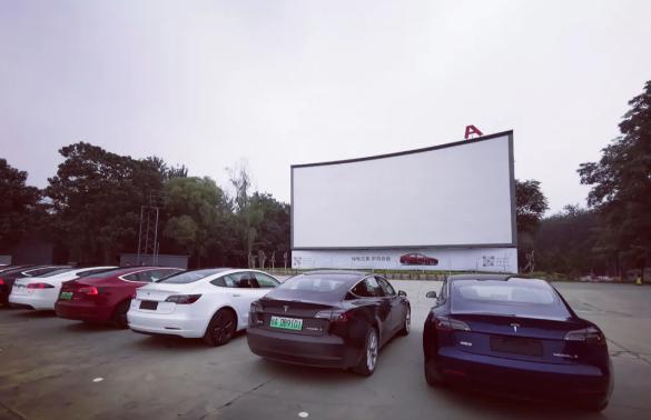 亲嘴一边揉一边往下摸全过程的相关介绍