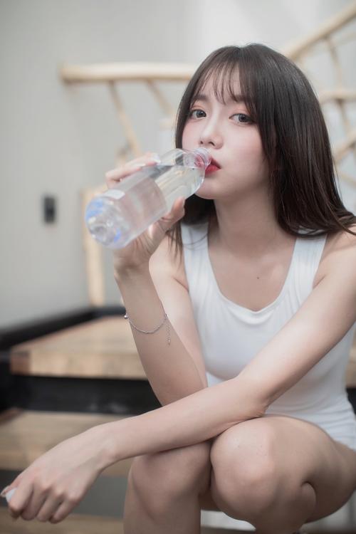 操哭女教师的相关介绍