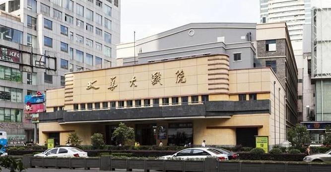 巨乳被艹的相关介绍