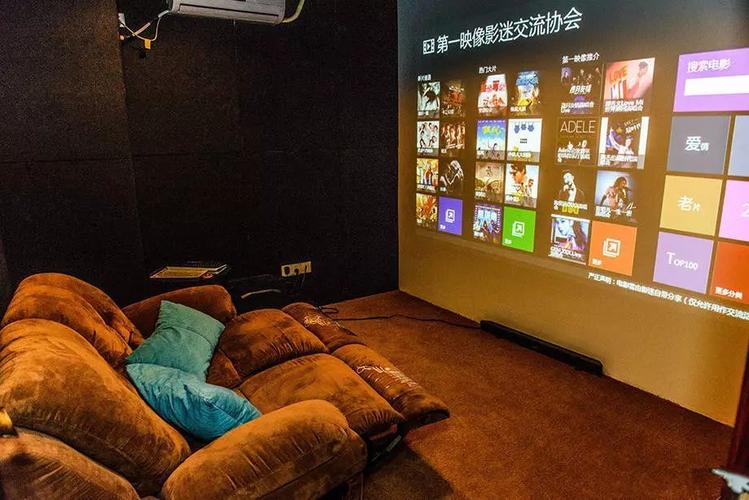 阳光宅男在线影院观看的相关介绍